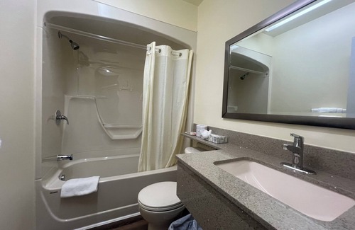 Tay Valley Hotel | Colonial House Motor Inn