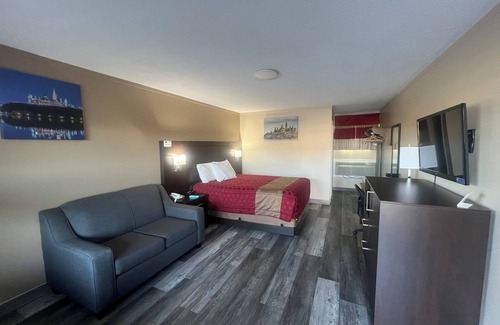 Tay Valley Hotel | Colonial House Motor Inn
