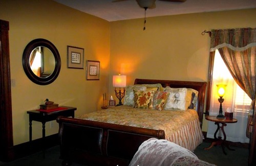 Ligonier Bed & Breakfast | Colonial House on Main