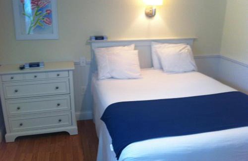 Harbor Springs Hotel | Colonial Inn Harbor Springs