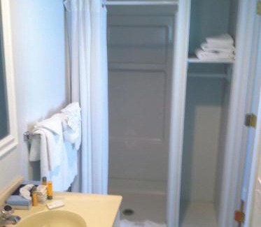 Harbor Springs Hotel | Colonial Inn Harbor Springs