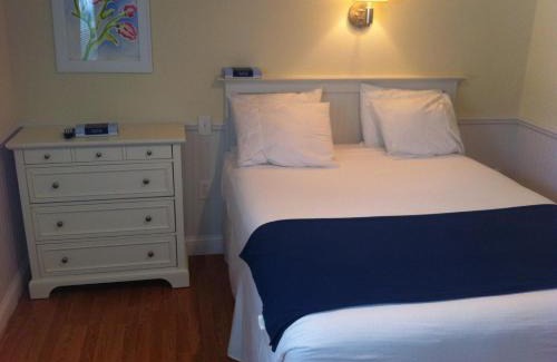 Harbor Springs Hotel | Colonial Inn Harbor Springs
