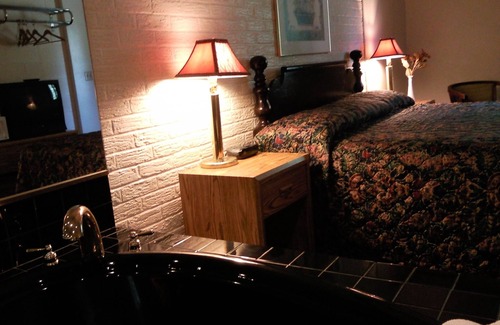 Mercer Hotel | Colonial Inn Motel