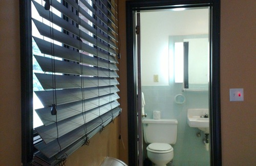 Mercer Hotel | Colonial Inn Motel