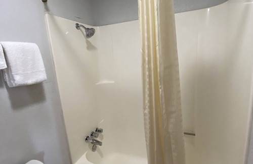 Shawnee Hotel | Colonial Inn