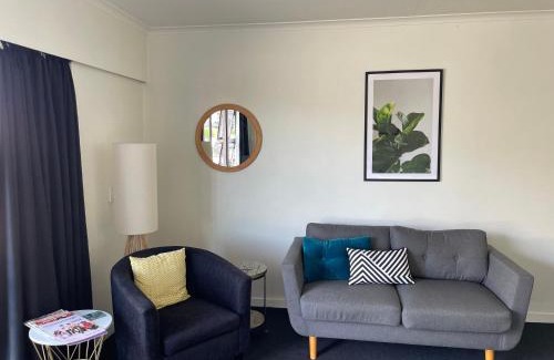 Blenheim Hotel | Colonial Motel