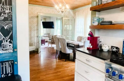 McKinney House | Colonial on College-Historic