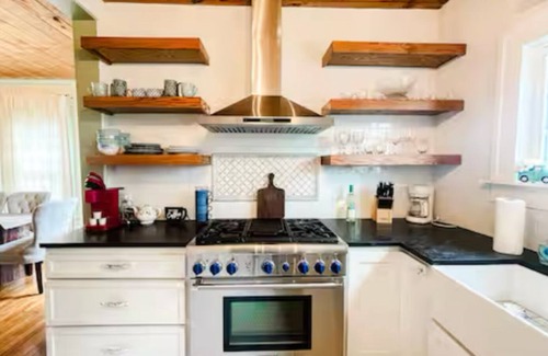 McKinney House | Colonial on College-Historic