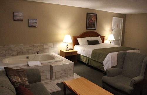 Gananoque Hotel | Colonial Resort-1000 Islands