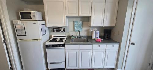 Hampton Apartment | Colonial Seaside 43