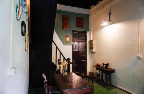 China Town House | Colonial shophouse with terrace in Chinatown