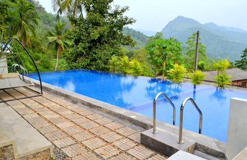 Ginigathena House | Colonial Style Bungalow closer to Kithulgala