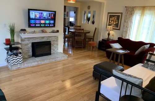 Leonia House | Colonial style house with 3 bedrooms , family room , backyard .