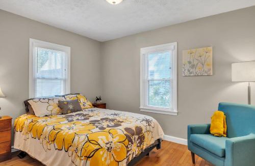 Jeffersonville - Clarksville House | Colonial Village Retreat 2BR home