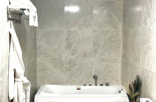 Monrovia Hotel | Colony Club Resort & Casino (The old Palm Spring Resort)