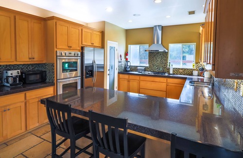 Atascadero House | Colony Hill House-Short Walk to Downtown-Hot Tub