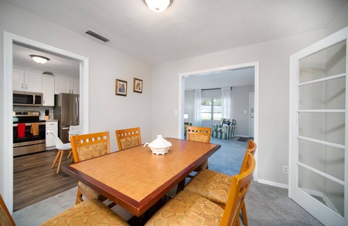 Cedar Hills House | ~Color Casa Sleeps 12 Near NAS Jax~