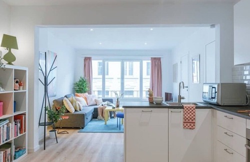 Antwerp Apartment | Color POP Apartment
