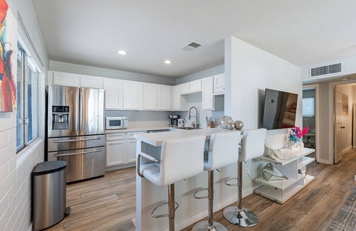Camelback East Apartment | Color Pop Spot - 2BR 1 Bath Duplex