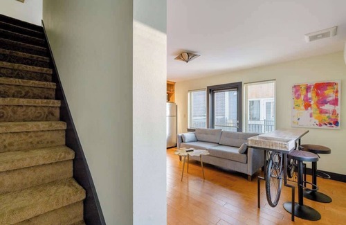 Belmont House | Color Splash - Fast WiFi - Heart of Hawthorne