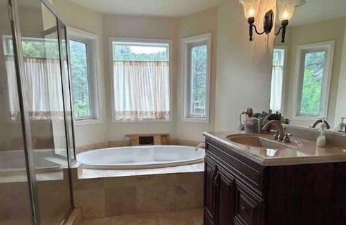 Beulah House | Colorado Creekside Getaway