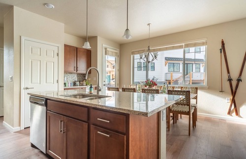 Superior House | Colorado Haven: 5bd - Pool & Foosball - 10min UCB