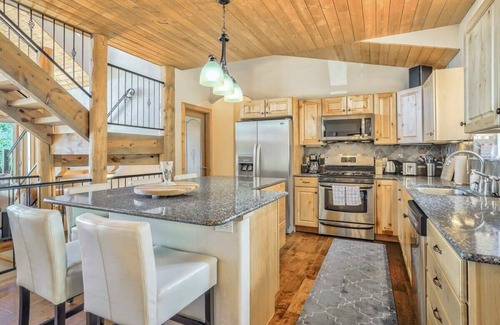 Woodland Park Ski Chalet | Colorado Lux! Private Cabin, Hot Tub, Game Room A