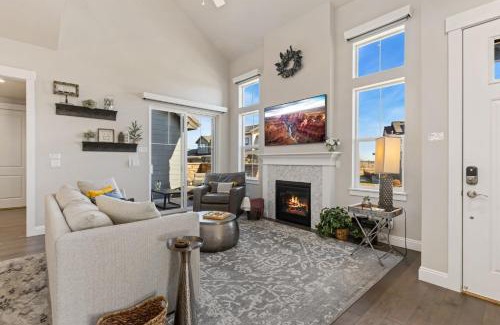 Loveland House | Colorado Modern Retreat with King Beds, Pickleball