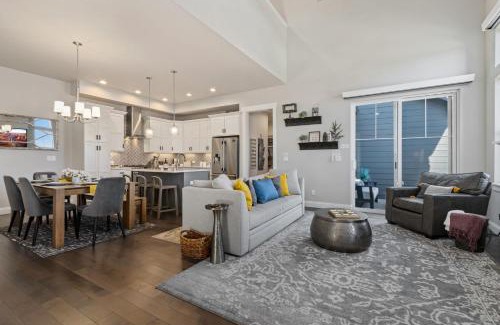 Loveland House | Colorado Modern Retreat with King Beds, Pickleball