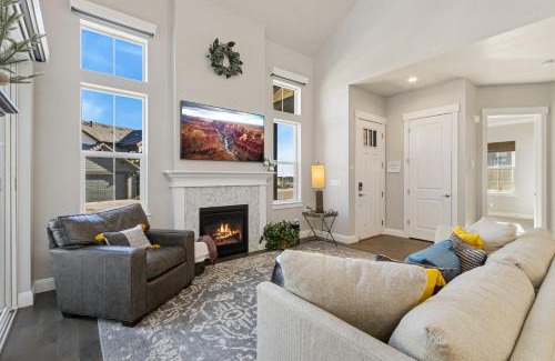 Loveland House | Colorado Modern Retreat with King Beds, Pickleball