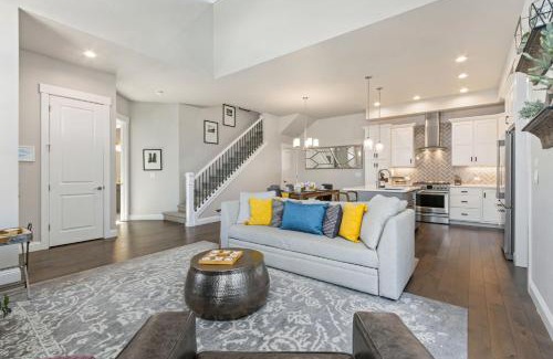 Loveland House | Colorado Modern Retreat with King Beds, Pickleball