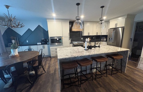 Edwards House | Colorado Mountain Getaway - nNEWLY RENOVATED plus Air Conditioning!