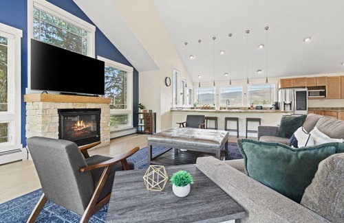 Edwards House | Colorado Mountain Getaway – 5BR/3BA, Hot Tub, Near Vail
