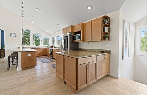 Edwards House | Colorado Mountain Getaway – 5BR/3BA, Hot Tub, Near Vail