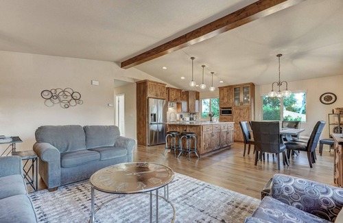 Northeast Colorado Springs House | Colorado Retreat-King-Pikes Peak View-Foosball