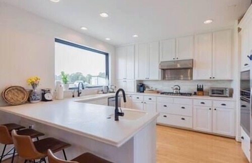 Smithville House | Colorado river access, game room & swimming pool