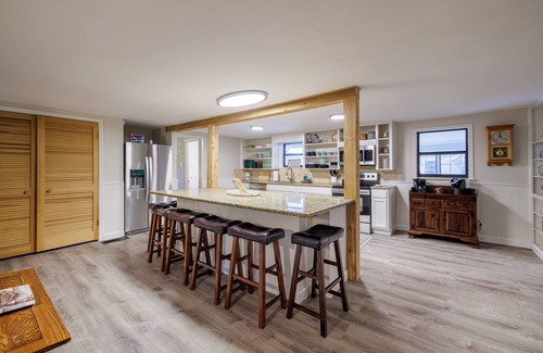 Cedar Creek House | Colorado River Banks Estate