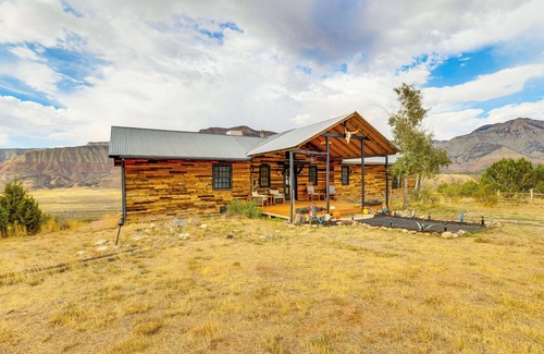 Battlement Mesa Cabin | Colorado River Getaway in Parachute: Dogs Welcome!