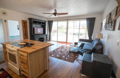 Clifton House | Colorado River Lake guest house animal sanctuary