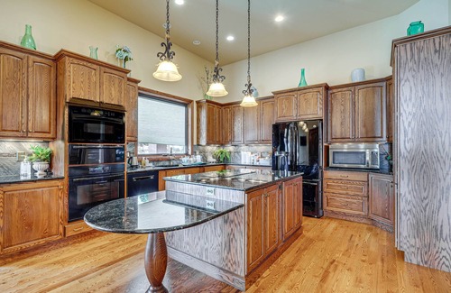Mountain Shadows House | Colorado Springs Home ~ 4 Mi to Garden of the Gods