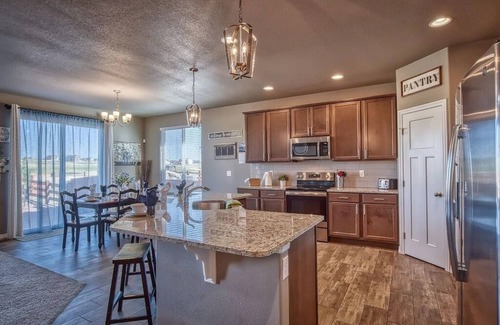 Elbert House | Colorado Springs Mountain View Haven The holiday season is here – Book now.