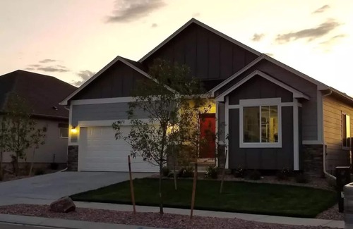 Elbert House | Colorado Springs Mountain View Haven The holiday season is here – Book now.