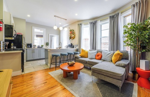 Marion Apartment | ColorBurst - Brand New 3BD 2BA Duplex in JSQ/25 min NYC/7 Min Walk to Trains