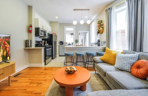 Marion Apartment | ColorBurst - Brand New 3BD 2BA Duplex in JSQ/25 min NYC/7 Min Walk to Trains