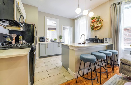 Marion Apartment | ColorBurst - Brand New 3BD 2BA Duplex in JSQ/25 min NYC/7 Min Walk to Trains