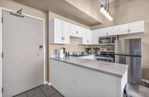 Playhouse Square Apartment | Colorful 2Bed Apt Heart of Downtown Lake Views