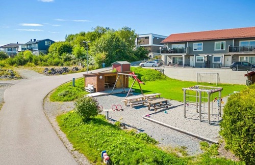 Lysekloster Apartment | Colorful 4-room apartment in lush&rural - very close to the sea