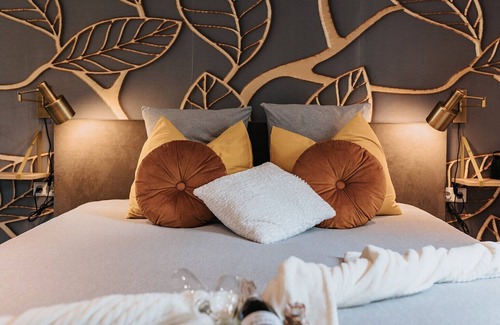 Vilt Bed & Breakfast | Colorful and Spacious Suite