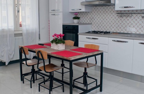 Vittorio Veneto Apartment | Colorful apartment in the heart of Prosecco Hills close to Venice
