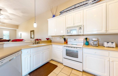 Sago Park Townhomes House | Colorful Beach House with Outdoor Pool, WiFi, Washer/Dryer, & Central A/C